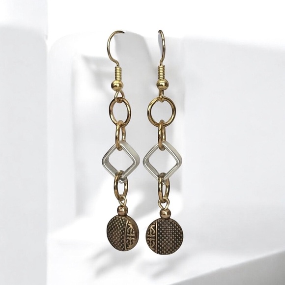 5 For $25💫Long Antique Gold Dangles Earrings - Picture 3 of 4